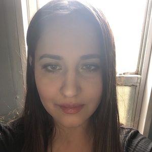 Meet your Posher, Amaris